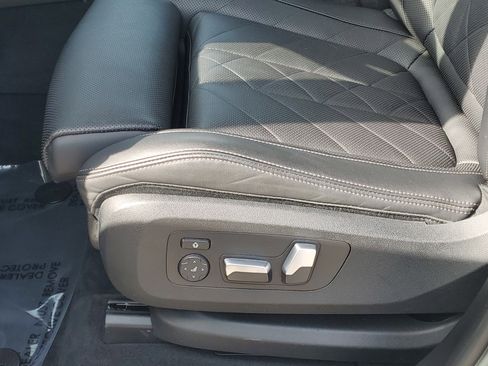 Used 2024 BMW X5 xDrive40i w/ Premium Package image 9