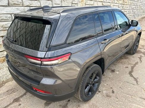 Used 2023 Jeep Grand Cherokee Altitude image 5