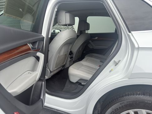 Used 2023 Audi Q5 2.0T Premium w/ Convenience Package AWD/4WD image 11