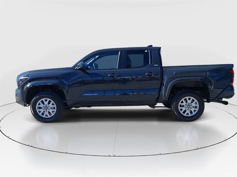 Used 2025 Toyota Tacoma SR5 image 4