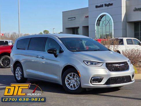 New 2026 Chrysler Pacifica Select image 1