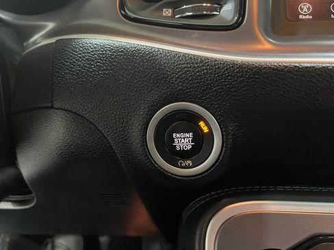 Used 2019 Dodge Challenger SXT image 19