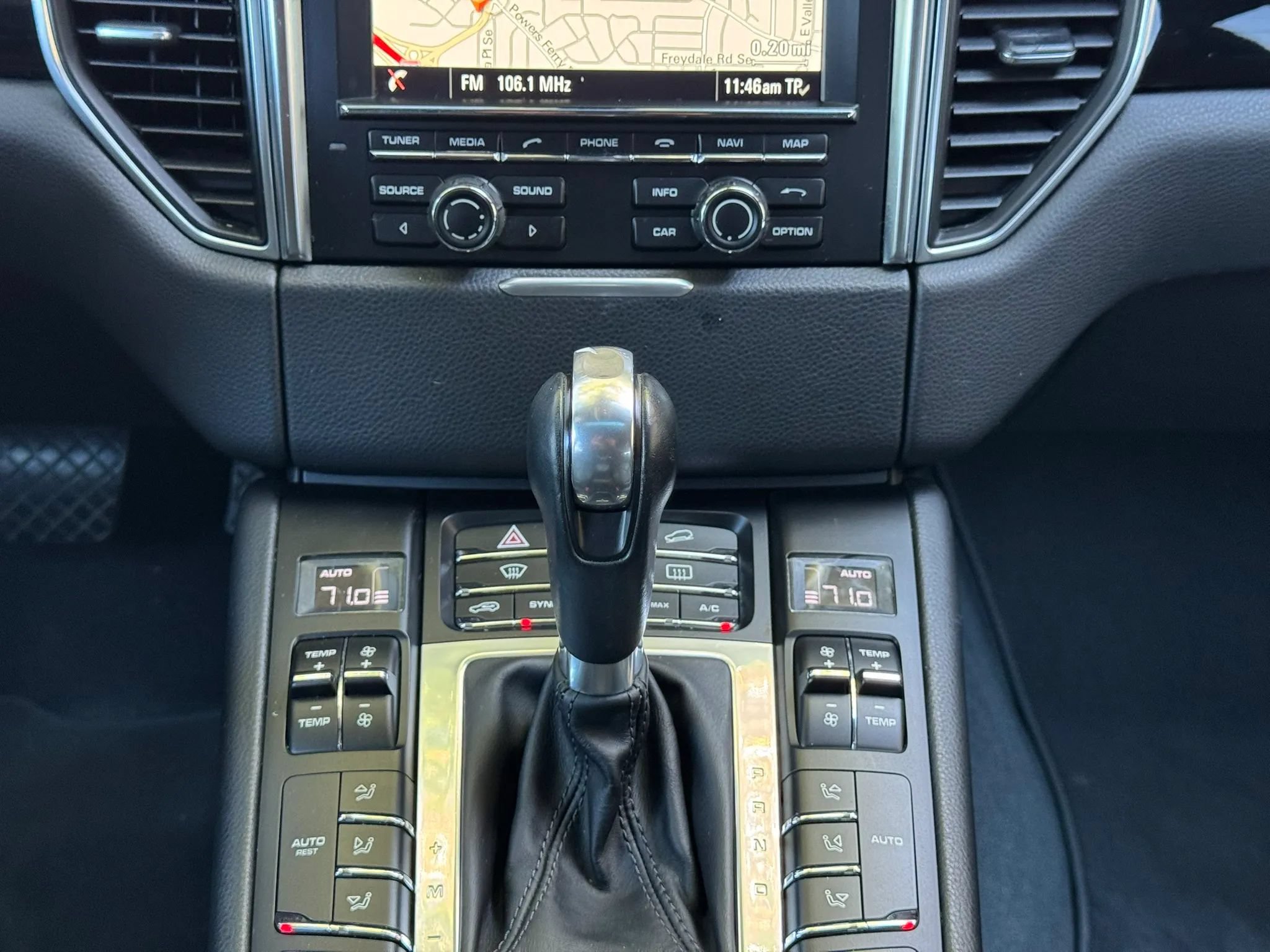 Used 2016 Porsche Macan S w/ Infotainment Package AWD/4WD image 18