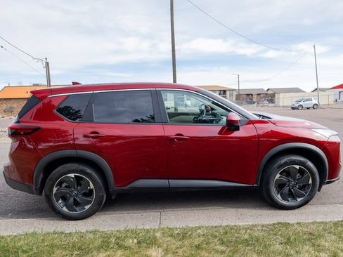Used 2025 Nissan Rogue SV AWD/4WD image 4