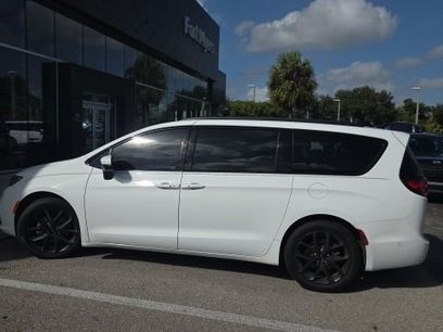 Used 2023 Chrysler Pacifica Touring-L w/ S Appearance Package