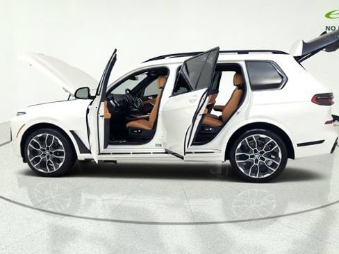 Used 2025 BMW X7 xDrive40i w/ M Sport Package AWD/4WD image 15