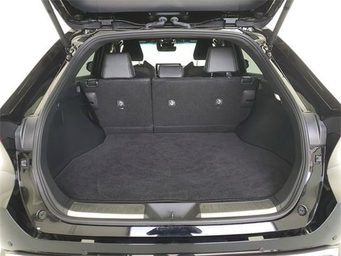 Used 2024 Toyota Venza XLE image 11