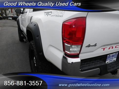 Used 2016 Toyota Tacoma TRD Sport image 9