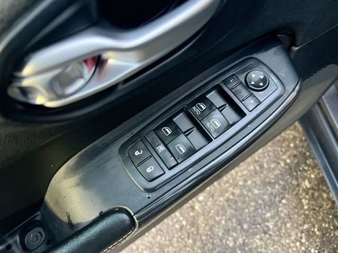 Used 2016 Jeep Cherokee Limited image 17