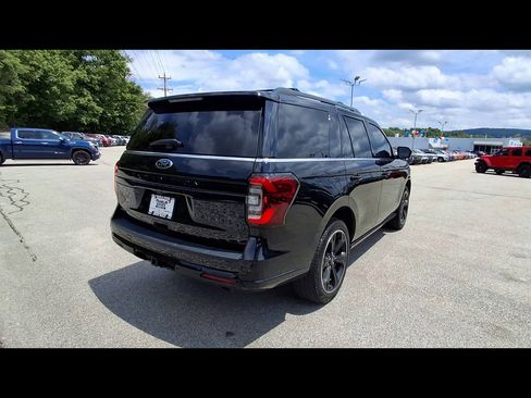 Used 2024 Ford Expedition Limited AWD/4WD image 8