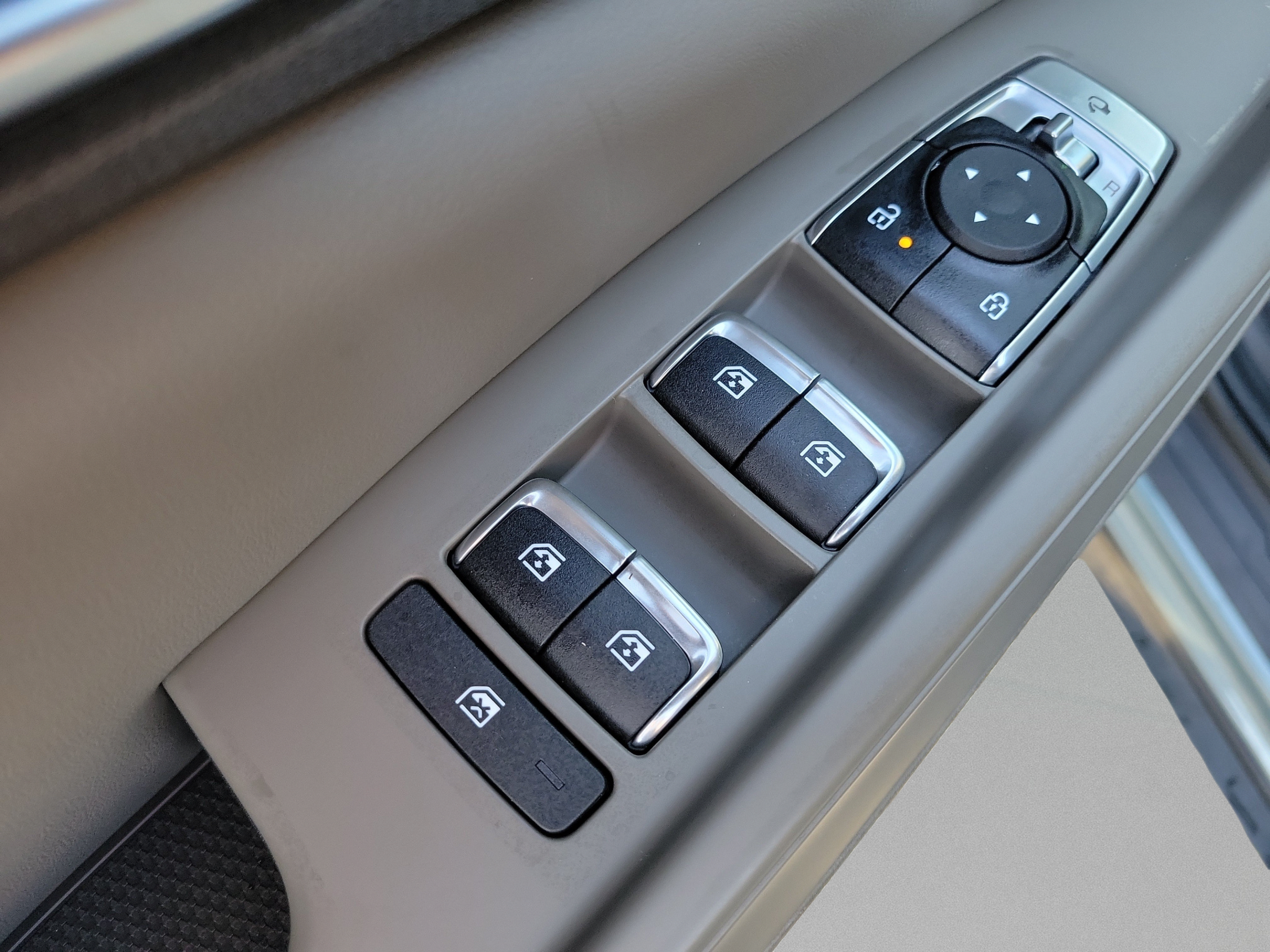 New 2027 Kia Carnival EX FWD image 13