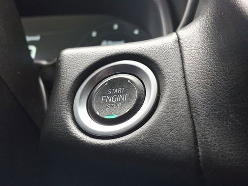 Used 2024 GMC Yukon XL SLT w/ SLT Luxury Package image 25