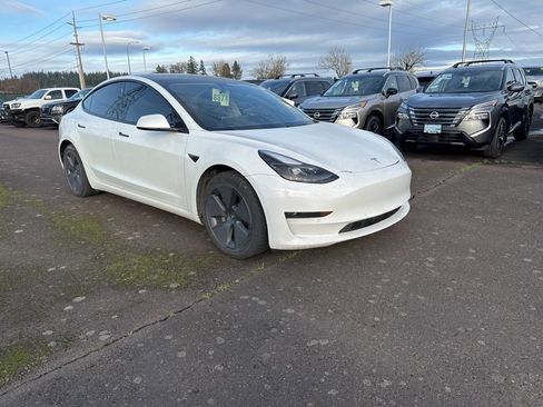 Used 2021 Tesla Model 3 Standard Range Plus image 3