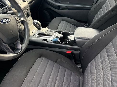 Used 2018 Ford Edge SE image 2