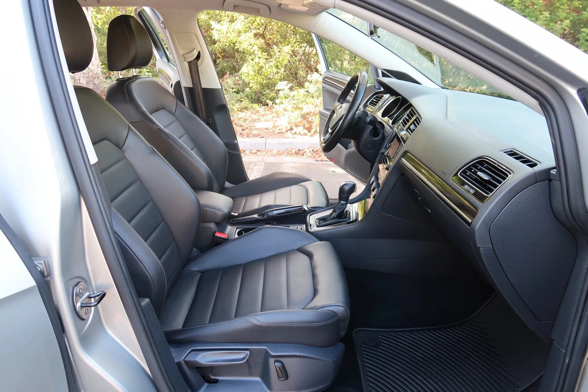 Used 2015 Volkswagen Golf SEL FWD image 21