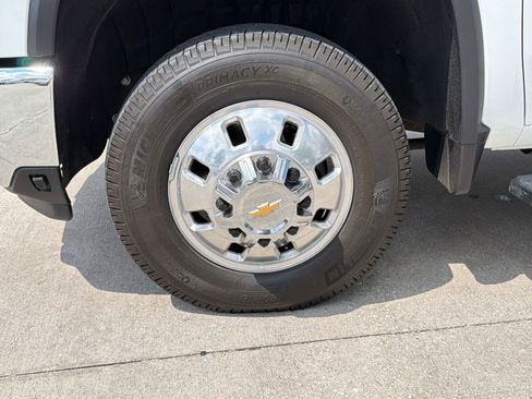Used 2025 Chevrolet Silverado 3500 LTZ w/ LTZ Convenience Package AWD/4WD image 11