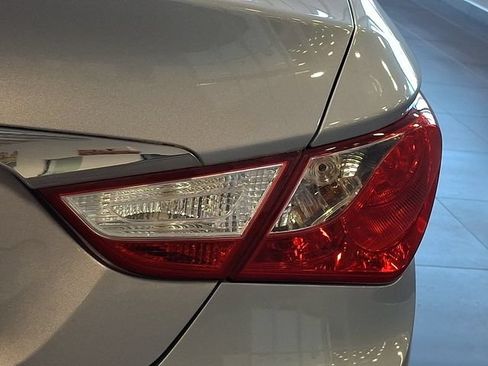 Used 2012 Hyundai Sonata GLS w/ Popular Equipment Pkg FWD image 13