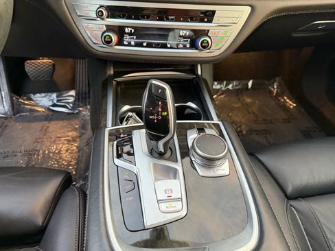 Used 2022 BMW 750i xDrive image 23