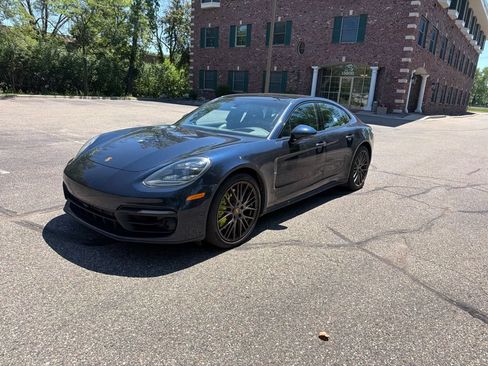 Used 2022 Porsche Panamera 4 E-Hybrid AWD/4WD image 3