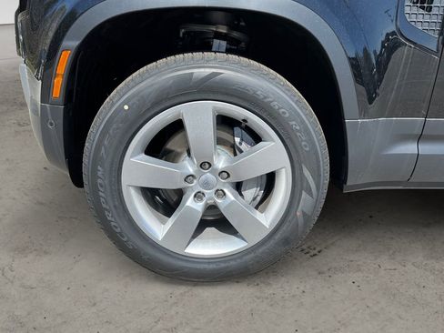 New 2025 Land Rover Defender 110 S image 9