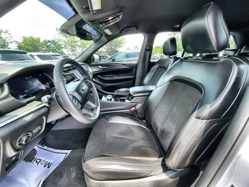 Used 2023 Jeep Grand Cherokee Altitude image 18