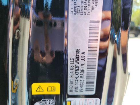 Used 2023 Jeep Wrangler Unlimited Rubicon image 35