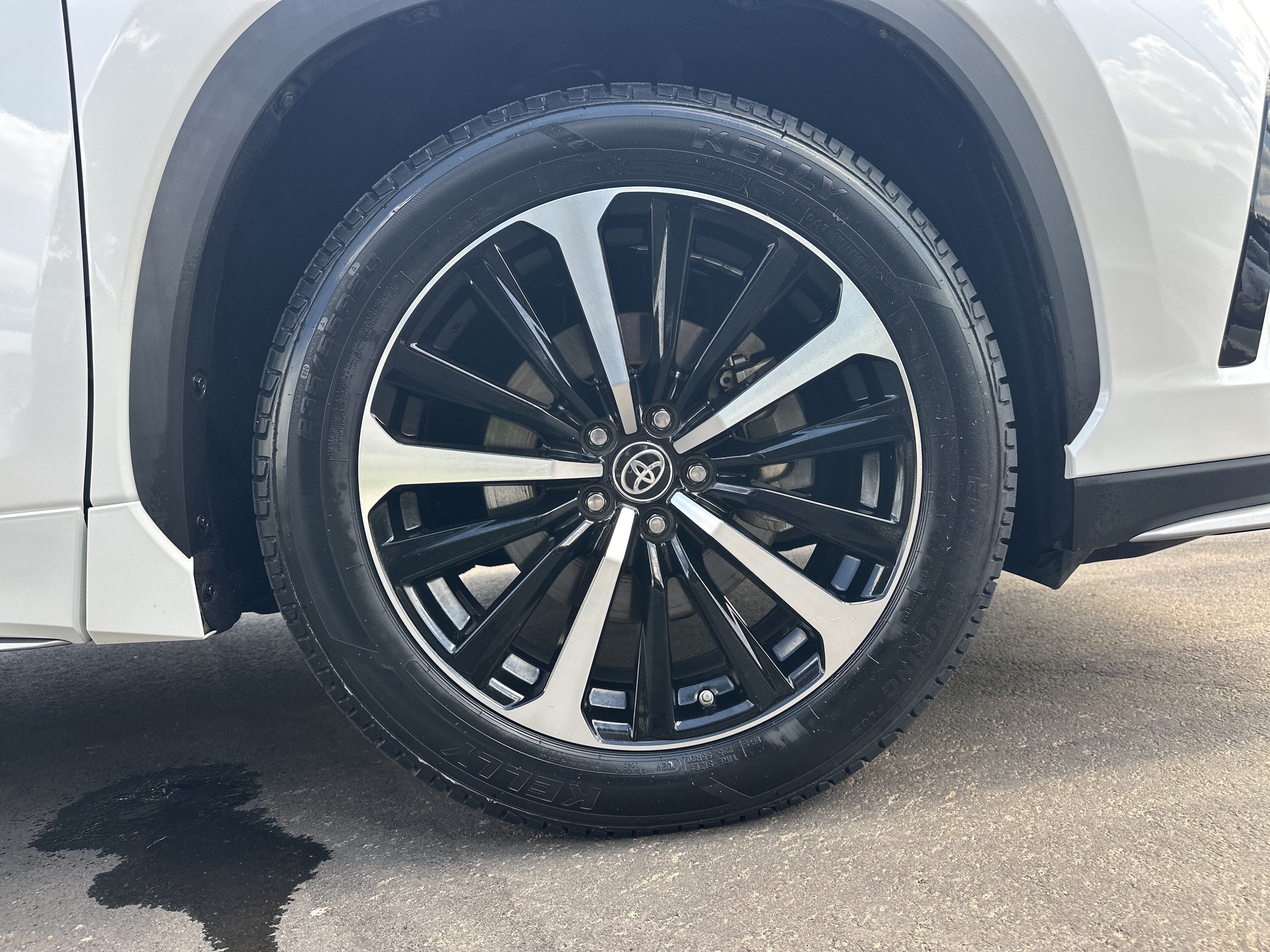 Used 2021 Toyota Highlander XSE FWD image 13