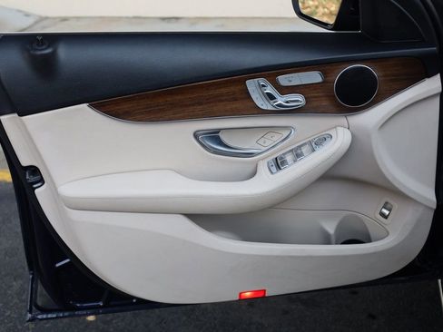 Used 2019 Mercedes-Benz C 300 4MATIC Sedan image 13