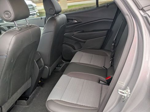 Used 2025 Chevrolet Trax LT image 32