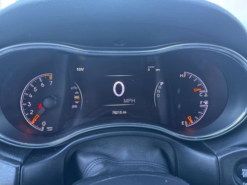 Used 2018 Jeep Grand Cherokee Laredo AWD/4WD image 13