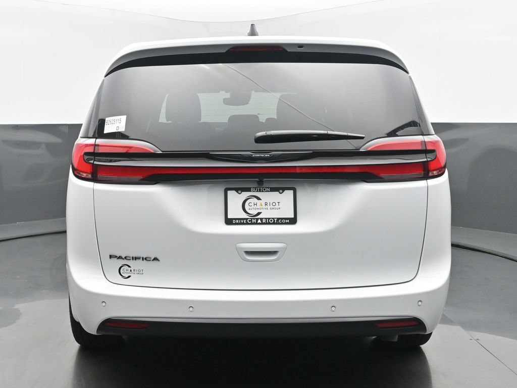 New 2026 Chrysler Pacifica Select FWD image 5