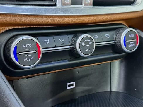 Used 2018 Alfa Romeo Giulia image 18