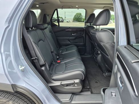 Used 2025 Honda Pilot Elite image 19