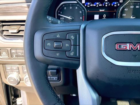 Used 2021 GMC Yukon SLT w/ Rear Media and Nav Package image 22