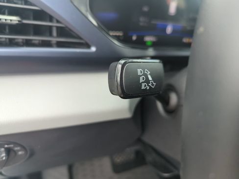Certified 2022 Volkswagen Taos SE FWD image 21
