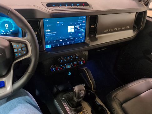 Used 2025 Ford Bronco Badlands image 21