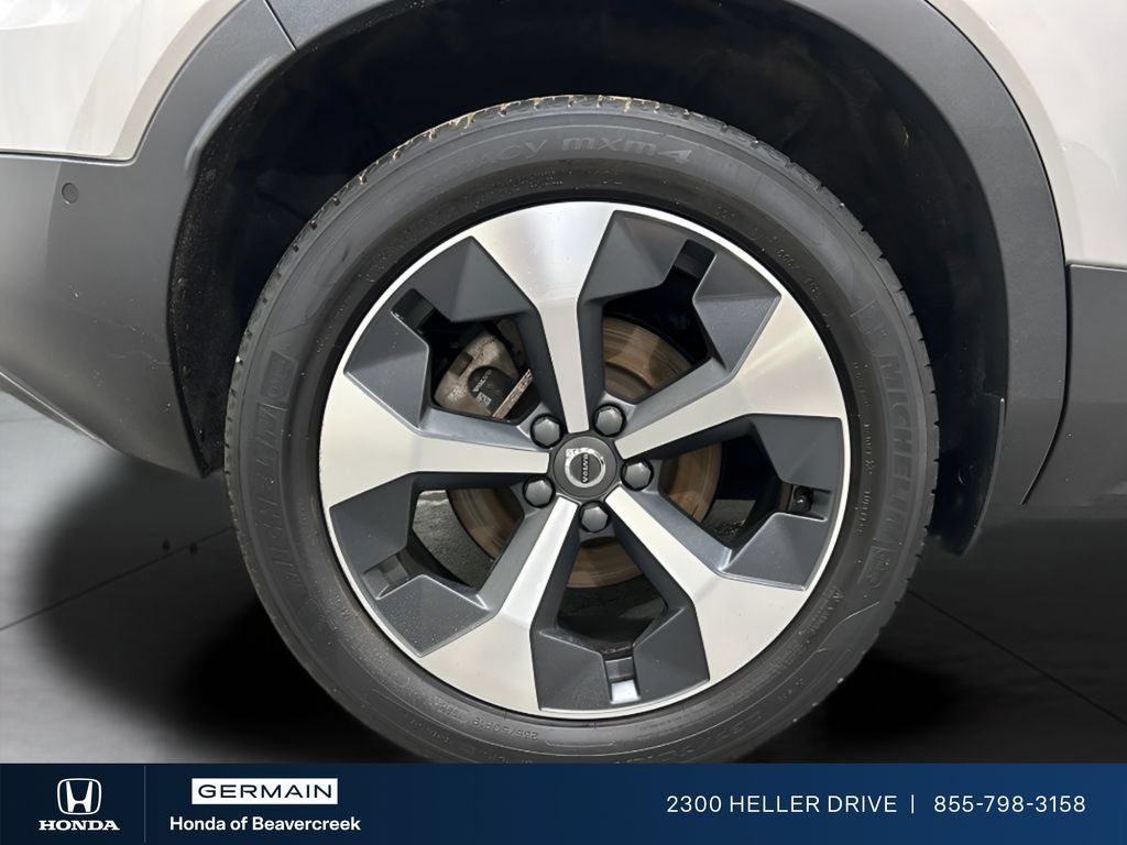 Used 2023 Volvo XC40 B4 Ultimate FWD image 10