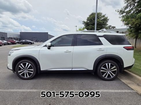Used 2024 Nissan Pathfinder Platinum w/ Cargo Package AWD/4WD image 2
