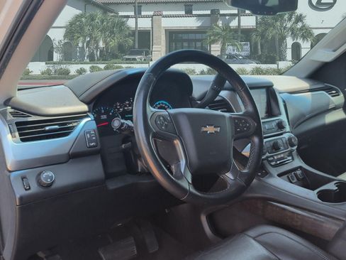 Used 2017 Chevrolet Suburban LT RWD image 12
