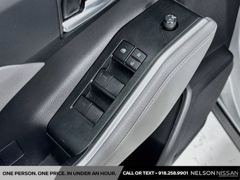 Used 2022 Toyota Highlander XLE AWD/4WD image 17