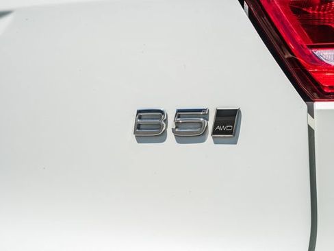 Used 2024 Volvo XC40 B5 Plus w/ Climate Package AWD/4WD image 9
