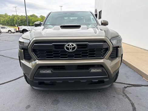 Used 2025 Toyota Tacoma TRD Sport RWD image 4