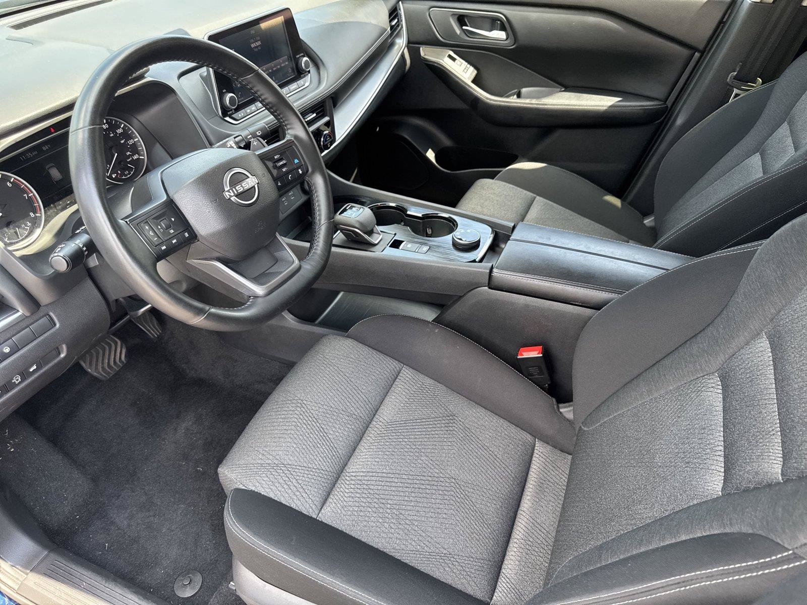 Used 2025 Nissan Rogue SV AWD/4WD image 6