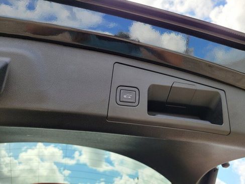 Used 2024 Cadillac XT4 Premium Luxury image 8