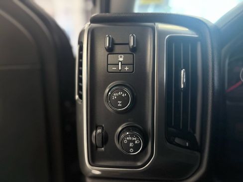 Used 2017 Chevrolet Silverado 1500 LT w/ Midnight Edition AWD/4WD image 26