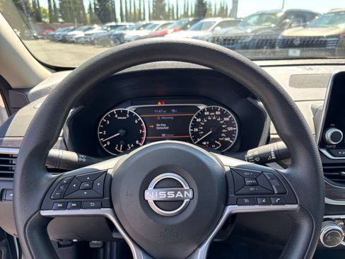 Used 2025 Nissan Altima 2.5 SV FWD image 28