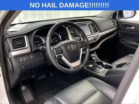 Used 2019 Toyota Highlander XLE AWD/4WD image 17