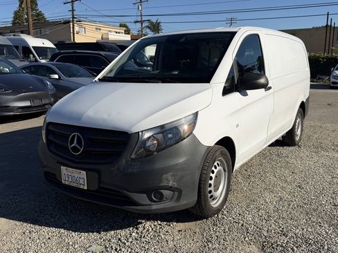 Used 2017 Mercedes-Benz Metris image 1