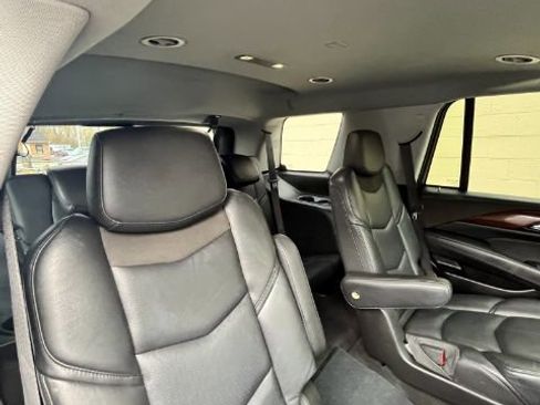 Used 2018 Cadillac Escalade Luxury image 14