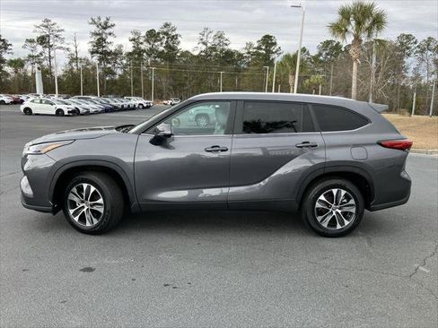 Certified 2023 Toyota Highlander XLE image 2